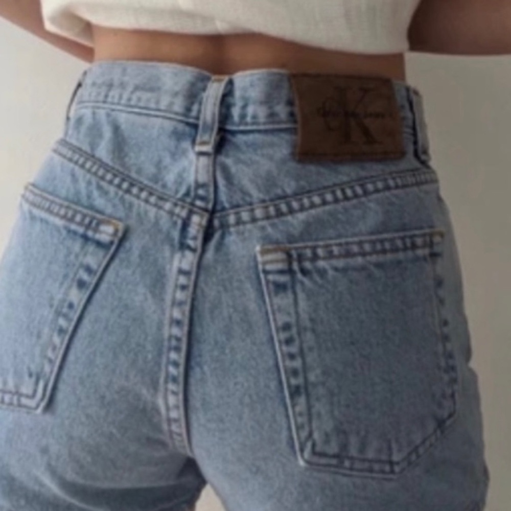 Calvin Klein • Vintage easy fit high waisted mom shorts